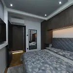 Legacy Marine 3 - Serenity, Luxury Designer Penthouse * 扎达尔
