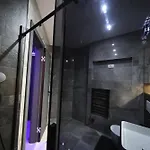 Legacy Marine 3 - Serenity, Luxury Designer Penthouse * 扎达尔