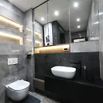 Legacy Marine 3 - Serenity, Luxury Designer Penthouse * 扎达尔