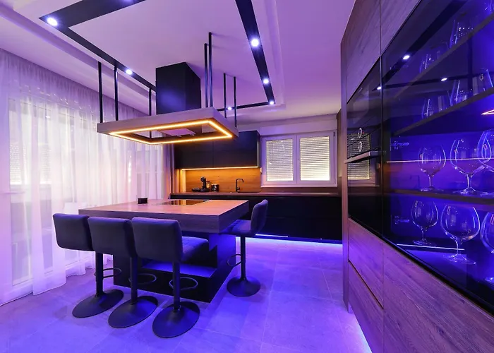 Legacy Marine 3 - Serenity, Luxury Designer Penthouse *